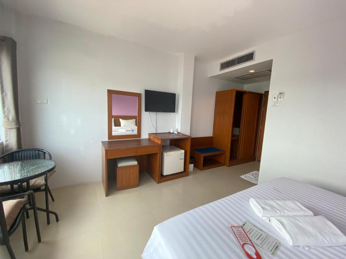 Prachuap Beach Hotel Прачуап Кири Кан Екстериор снимка