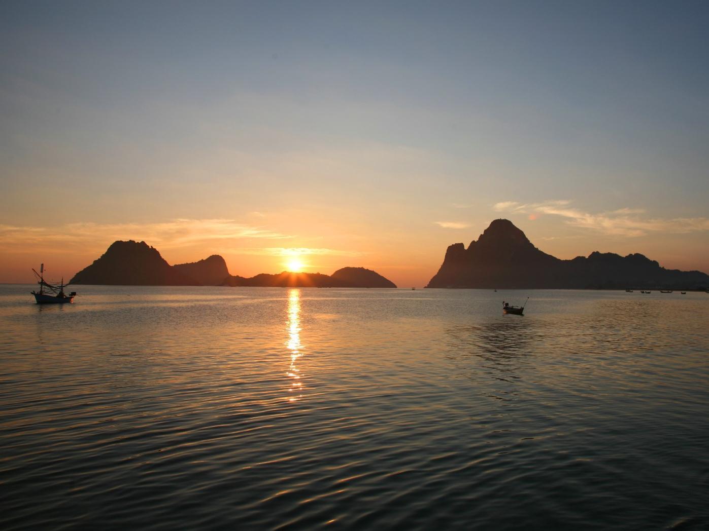 Prachuap Beach Hotel Прачуап Кири Кан Екстериор снимка