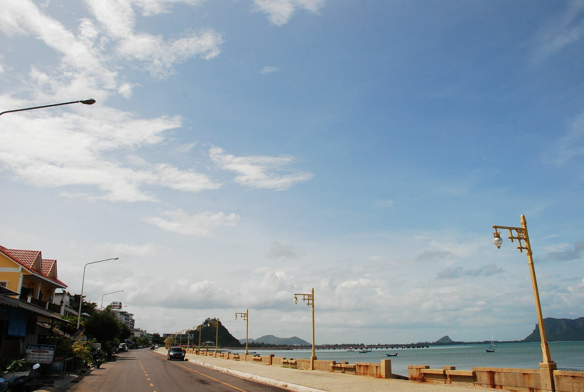 Prachuap Beach Hotel Прачуап Кири Кан Екстериор снимка