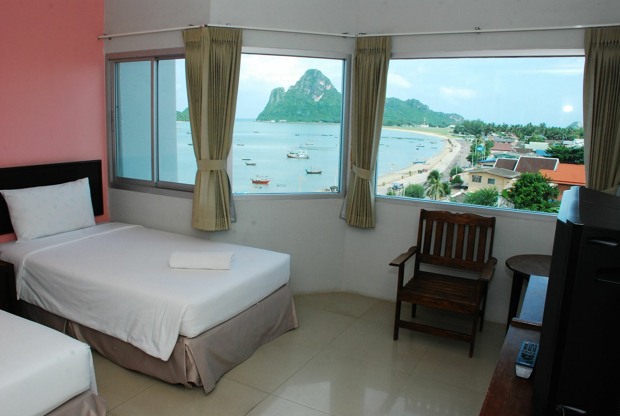 Prachuap Beach Hotel Прачуап Кири Кан Екстериор снимка