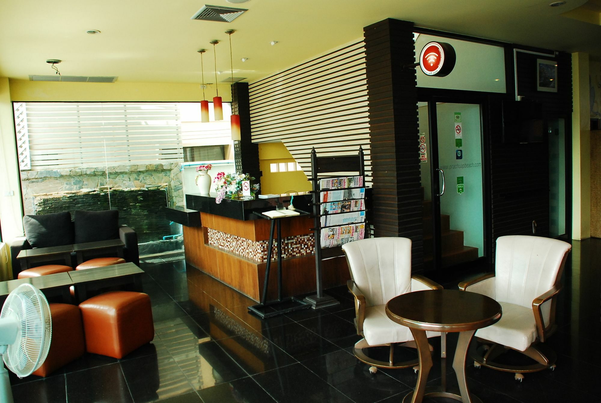 Prachuap Beach Hotel Прачуап Кири Кан Екстериор снимка