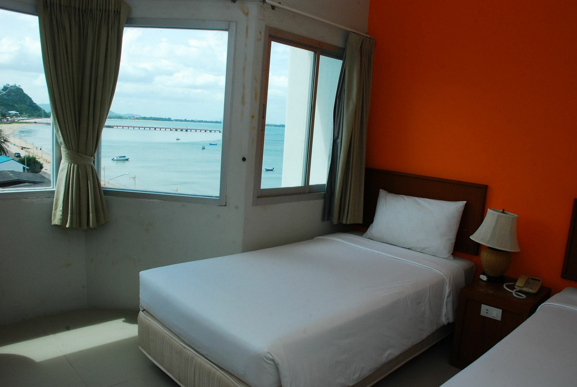 Prachuap Beach Hotel Прачуап Кири Кан Екстериор снимка